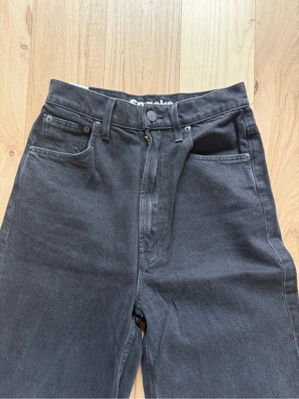 Mother Snacks Women’s High-Rise Wide Leg Jeans - Black - Picture 2 of 6
